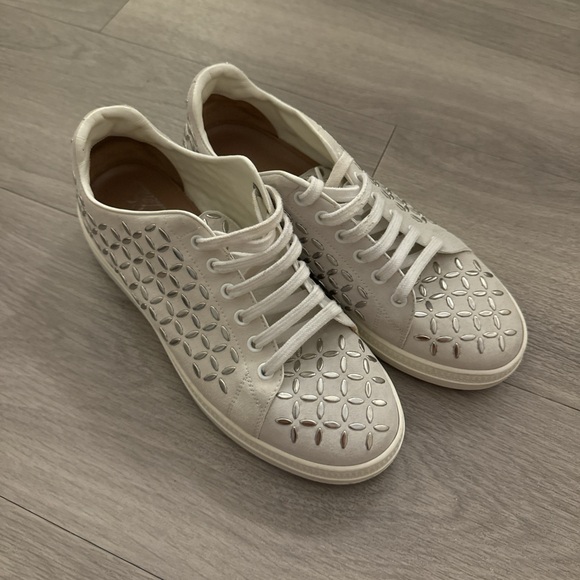 Alaia - Picture 2 of 2